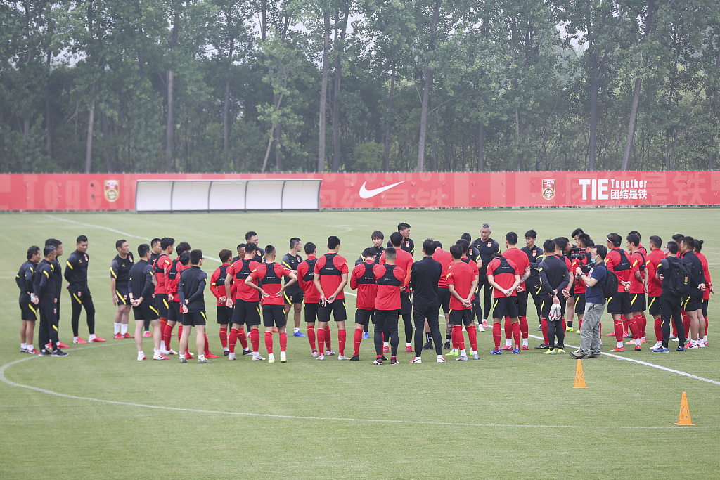 北青:教练组用科技手段作业务培训,关岛队资料通过U盘发给国脚