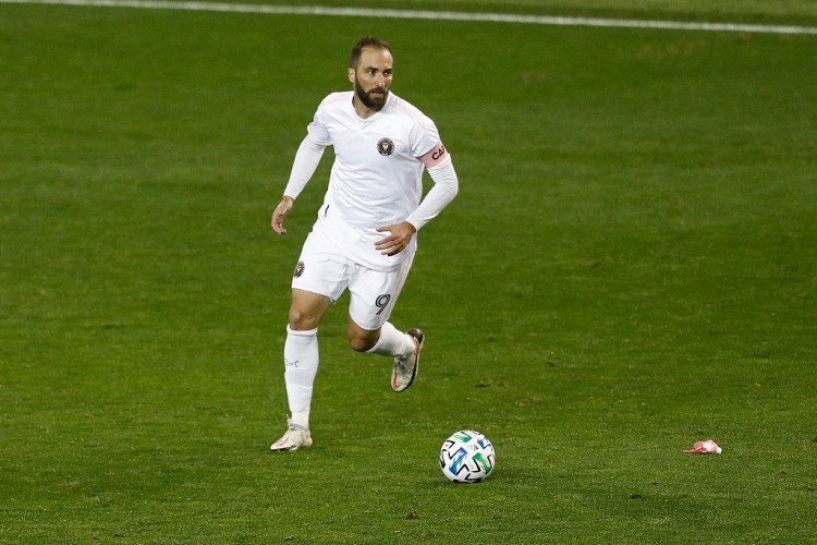 伊瓜因:皇马更衣室里都是球星和怪兽,卡佩罗帮我留在一线队