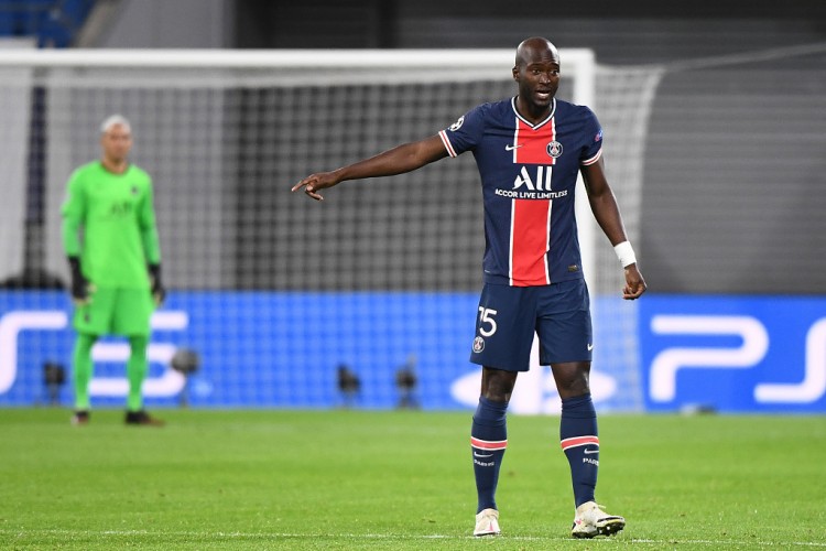 法媒：达尼洛-佩雷拉1600万欧转会巴黎的条款将自动被激活