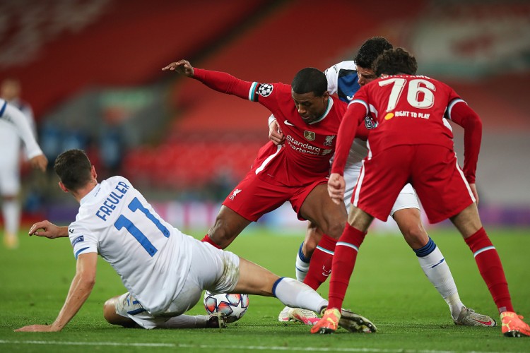 记者：维纳尔杜姆正在与巴萨进行签约