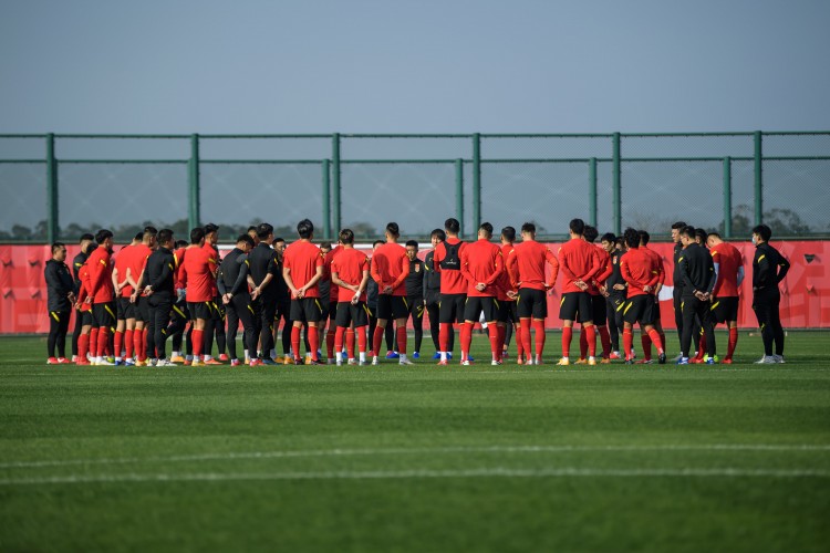 国足分组对抗李铁亮出主力阵容:武磊+三归化组豪华锋线