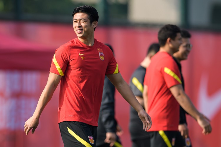 澎湃：国足必须多争取净胜球 李铁在训练中强调快抢、快转、快上