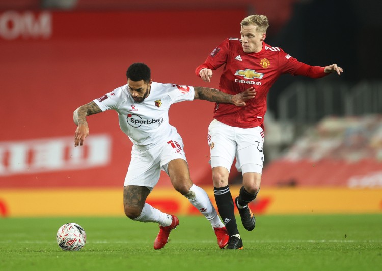 米体:曼联可能将荷兰中场范德贝克加入C罗的交易