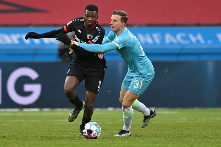 记者:阿森纳和勒沃库森在商谈中卫塔普索巴的转会