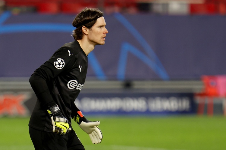 多特官方:门将希茨右膝关节囊撕裂