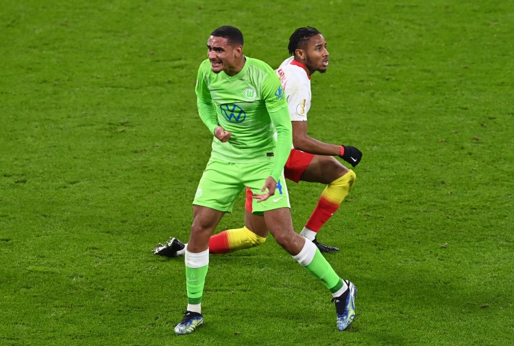 记者：切尔西有意21岁中卫拉克鲁瓦，狼堡要价3000万欧元