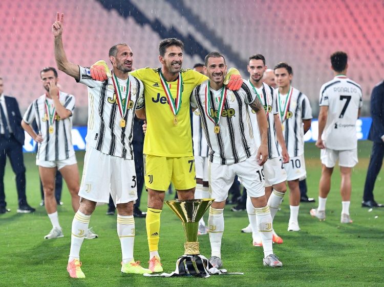 布冯:已经收到许多邀请,仍然觉得自己是一名优秀门将