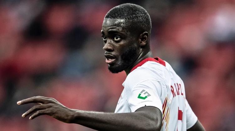 于帕梅卡诺敞开心扉的小秘密 “口吃”男孩踢中卫竟为保护好友?