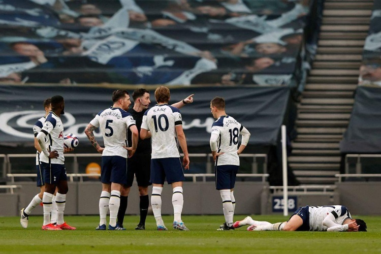 随队记者：热刺高层对凯恩有意离队的消息泄露感到愤怒