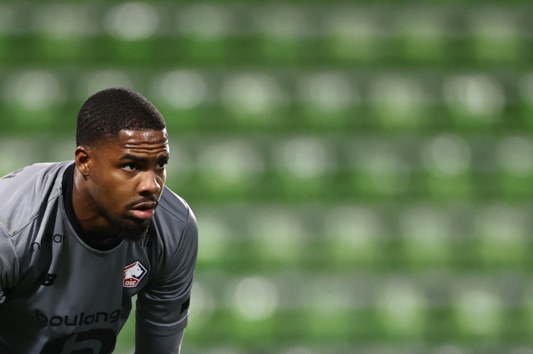 罗体：罗马准备与热刺米兰争夺里尔门将麦尼昂