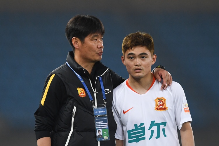 鄂媒：李霄鹏的理念比李铁时代激进，容易暴露武汉队防守短板