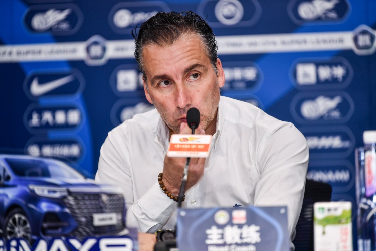 哈维尔:失利因一个失误引发连锁反应 对场上其他因素不便评论