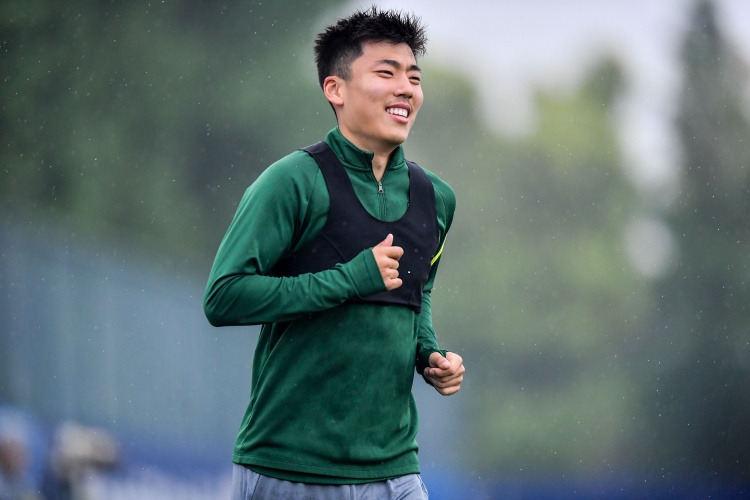 何朕宇：因为李可开始对国安产生兴趣 未来梦想还是踢英超联赛