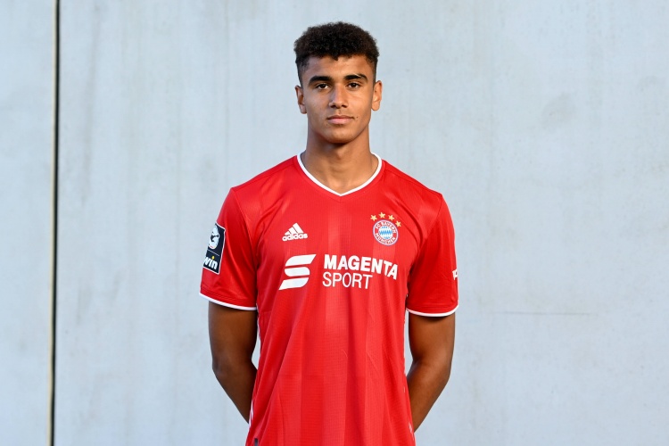 官方：拜仁二队与18岁中卫劳伦斯续约，双方签约至2024年