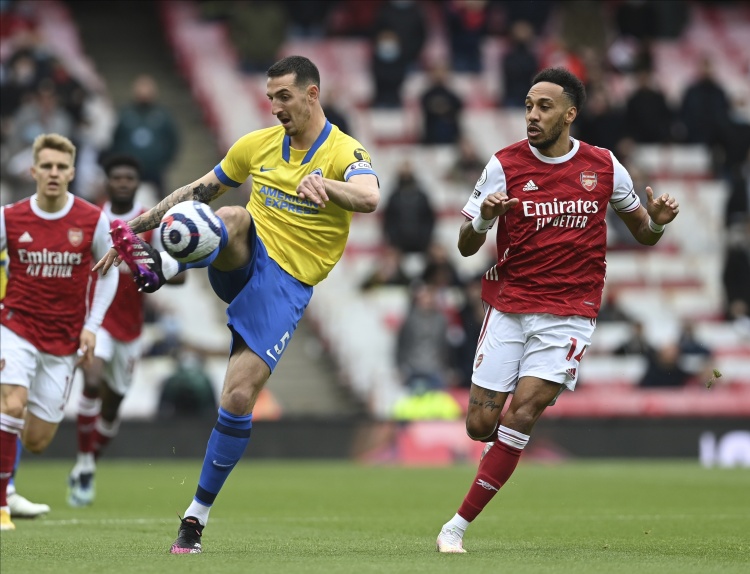 半场-霍尔丁进球被吹加布里埃尔头球中框 阿森纳暂0-0布莱顿