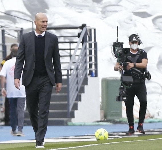 记者:尤文将派遣代表团前往马德里,与齐达内谈判