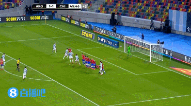 开挂了!布拉沃扑出了梅西三次射门?