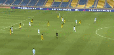 人家的传控配合?日本连续一脚传递撕破对手防线，三笘薫破门