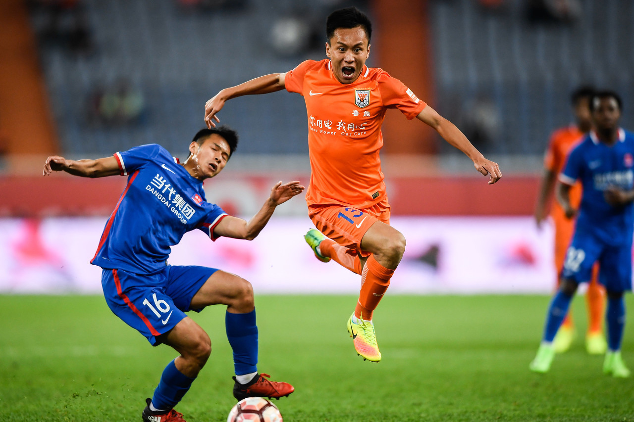 记者还原张弛受伤全程:左小腿第三次遭遇重伤,给生涯蒙上阴影