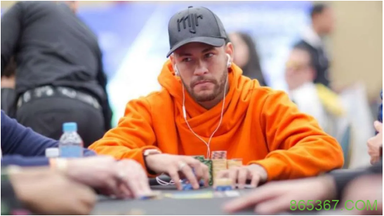 内马尔在赏金赛中登上领奖台