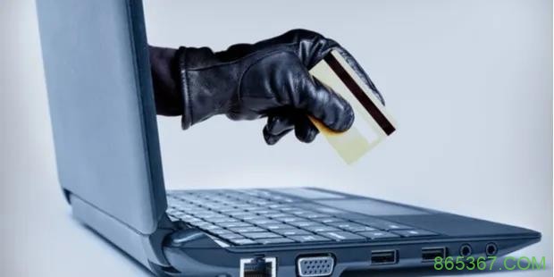 男子盗用1800个身份在网上欺诈性地玩扑克