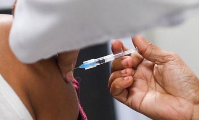 菲律宾疫苗特权和腐败，市长和非前沿人士优先接种疫苗