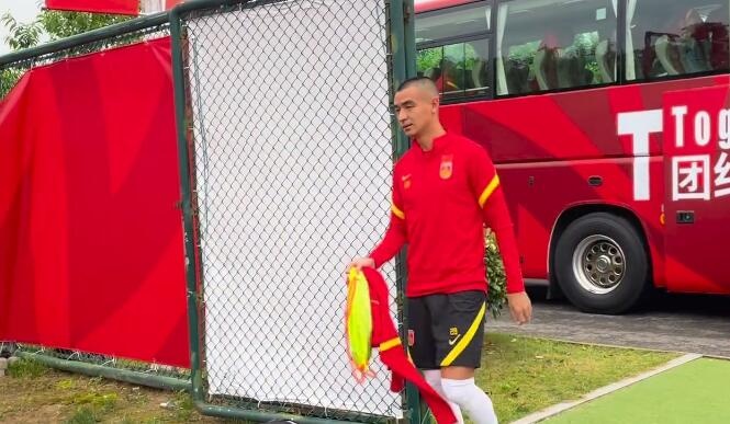 记者：吉翔等3名补招球员已经抵达苏州，并参加了国足训练课