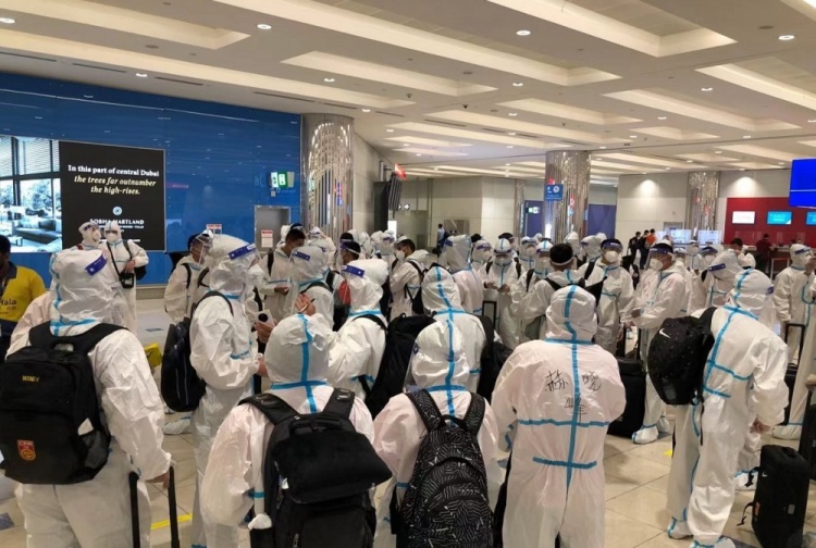 西亚高温下身穿防护服，国脚：防疫是重中之重，这点苦不算什么