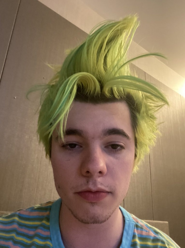 Pabu更推晒出“新”发型 网友调侃:这才是你本人