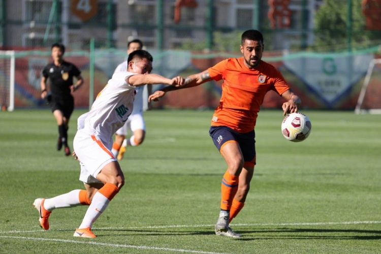 热身赛-山东泰山1:1武汉 张源书远射破门泰山9主将缺席