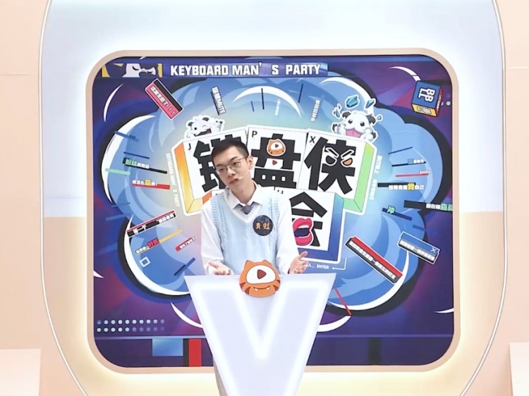 《键盘侠大会》青蛙:AJ的女装我觉得应该称之为德玛西亚的秘密