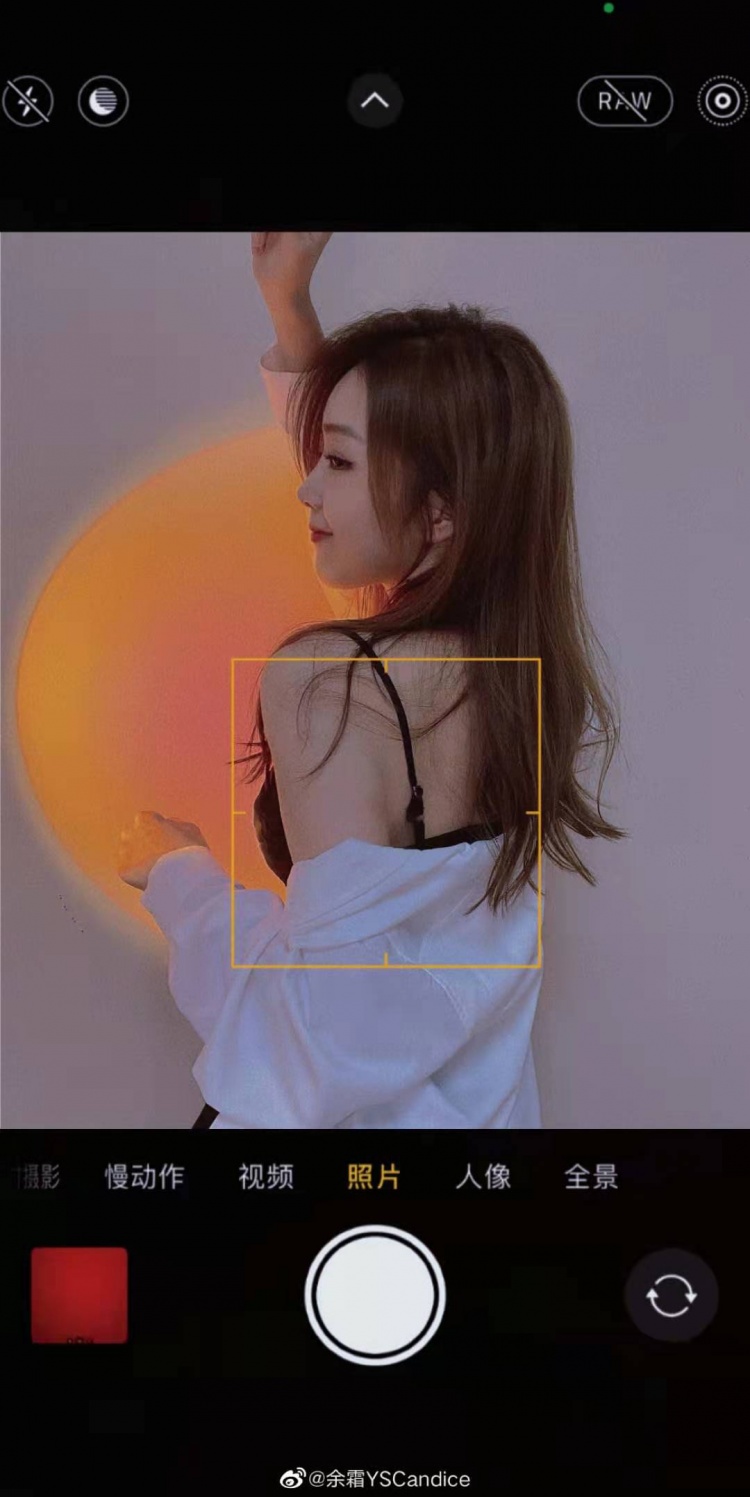 余霜微博晒照：我来看看谁没睡