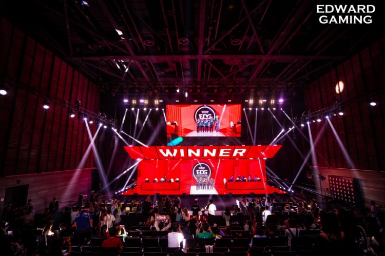 EDG赛后返图：继续努力，争取拿下之后的每一场胜利！