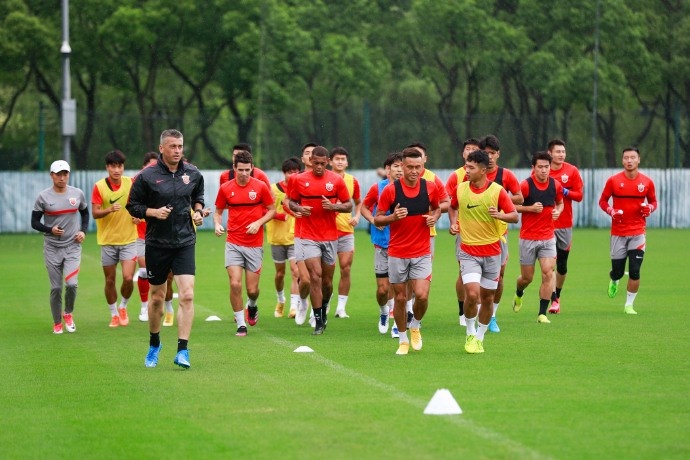 海港一线队明日上午与预备队热身，下午接种第二针新冠疫苗