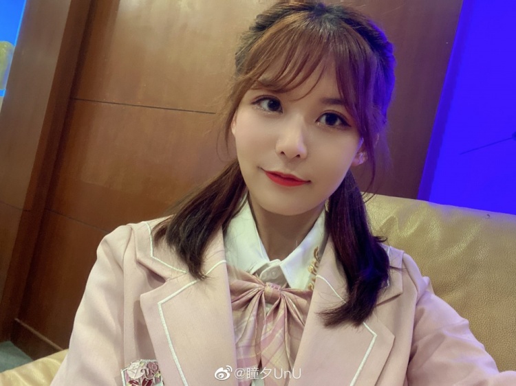 瞳夕晒照：工作了一整天刚停下搬砖的脚步