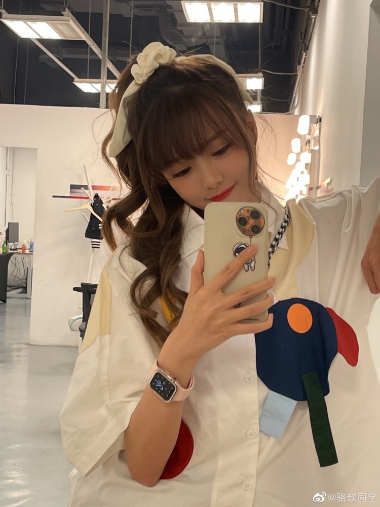 骆歆完成kpi的第一步：清理相册挖出陈年老照片