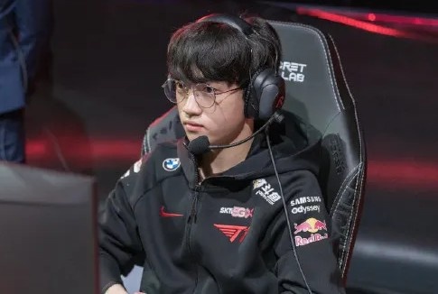 T1.Keria:我问Deft能和我一起上厕所吗 他说绝不