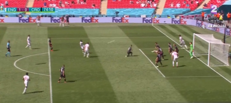 本色不改！斯特林面对大好机会将球踢飞，进球后继续快乐之旅?