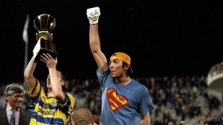 斯基拉:布冯和帕尔马签下2年合同,年薪85万欧+25万欧浮动