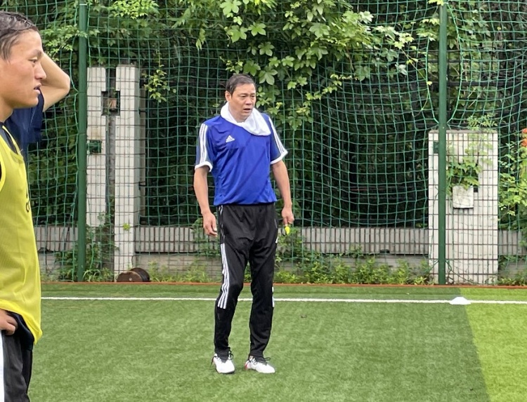 范志毅评青年队孩子玩手机：玩物丧志