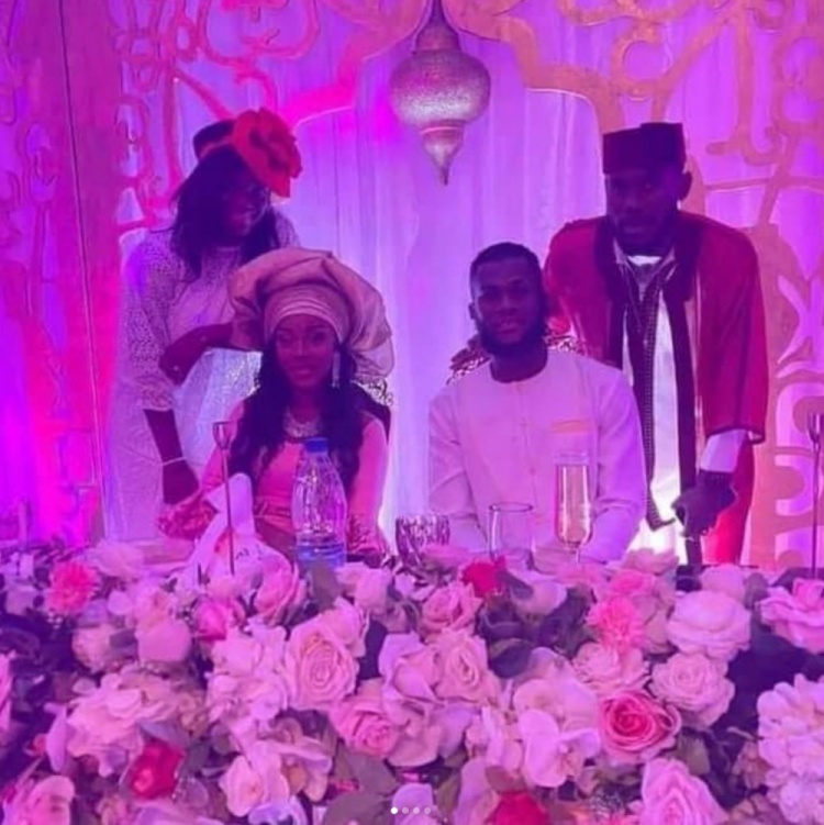 事业爱情双丰收，凯西在科特迪瓦度假期间结婚