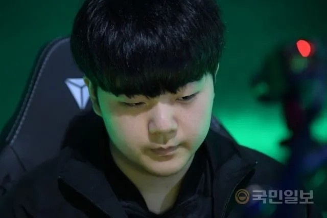 Canyon:偷偷练习了阿卡丽,看Chovy和ShowMaker的操作学习