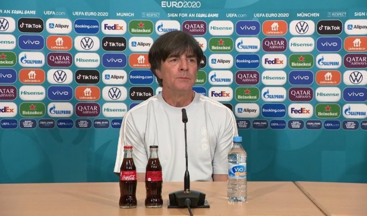 勒夫：穆勒能否出场需明天再决定 格雷茨卡可以登场