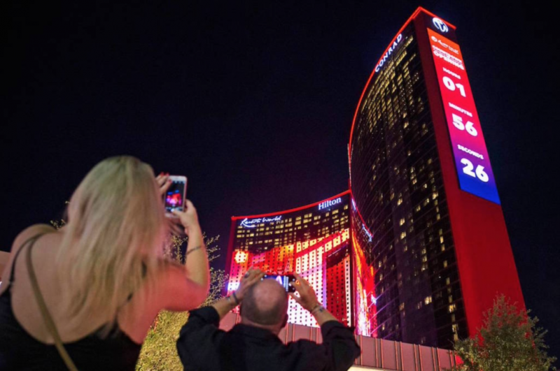 拉斯维加斯名胜世界盛大开幕 林国泰父子亲自飞往剪裁