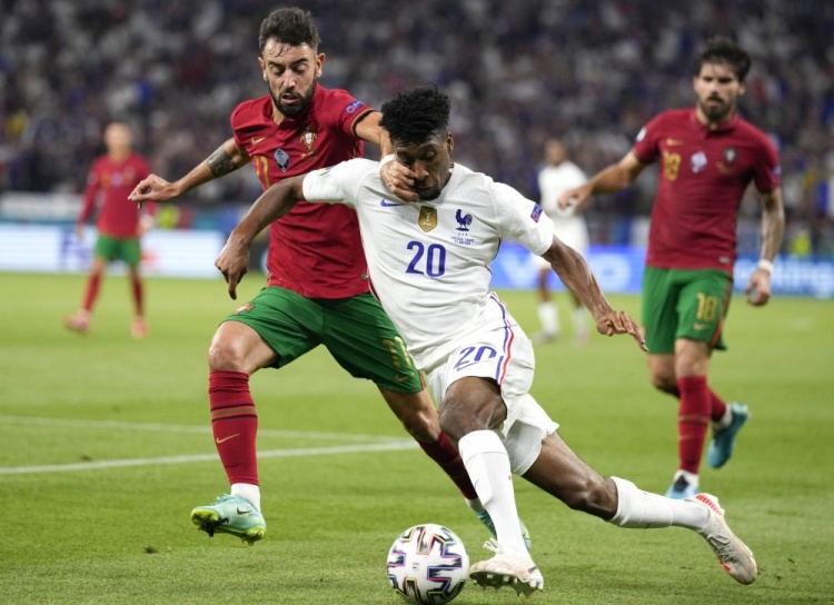 B费放倒科曼为何不是点球?欧足联裁判长:不喜欢模棱两可的点球