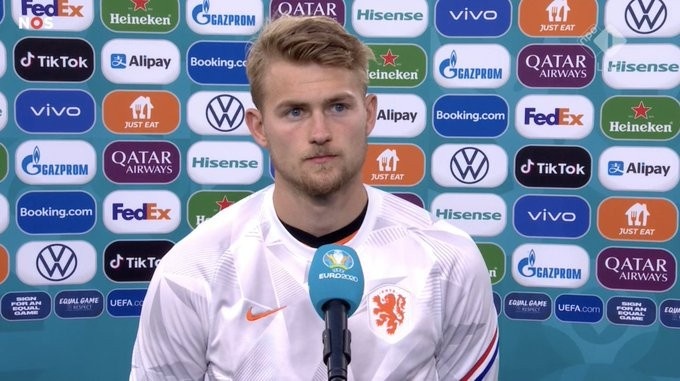 德里赫特：输球都怪我，在红牌之前我们控制住了场面