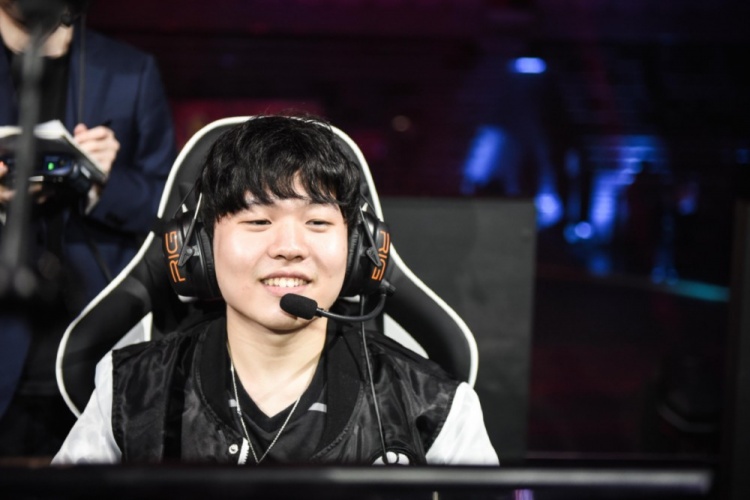 Rookie数据全方面下滑 伤害转化率列联盟中单倒数第一