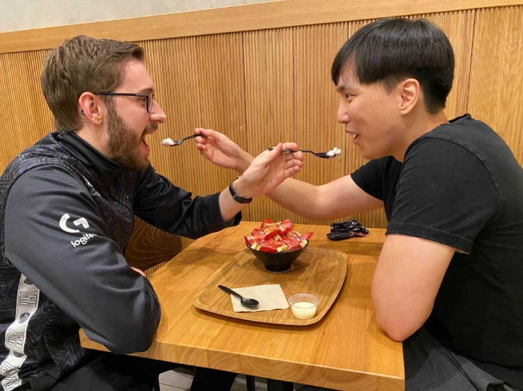 大师兄与比尔森甜蜜喂食:你爱我我爱你Somisomi甜蜜蜜