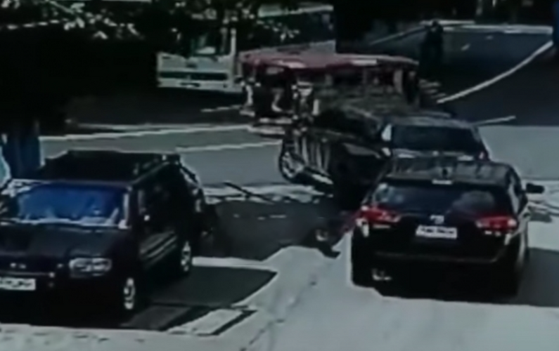 时隔不到一周 另一警察在马尼拉市街头遭掳走