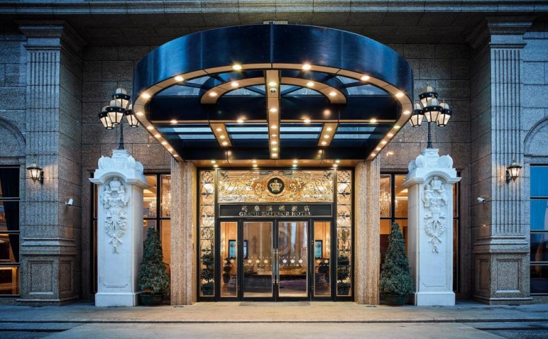 由盈转亏 澳门英皇娱乐酒店年度公司拥有人应占亏损1.78亿港元